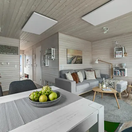 Feriehus Hausboot Blåbær *